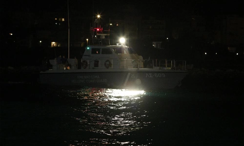 Συναγερμός στο Λιμενικό: Φωτιά σε σκάφος με μετανάστες ανοιχτά της Ρόδου
